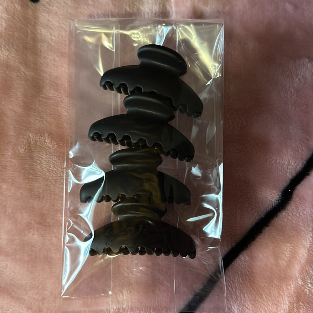 Small Black Claw Hair Clips